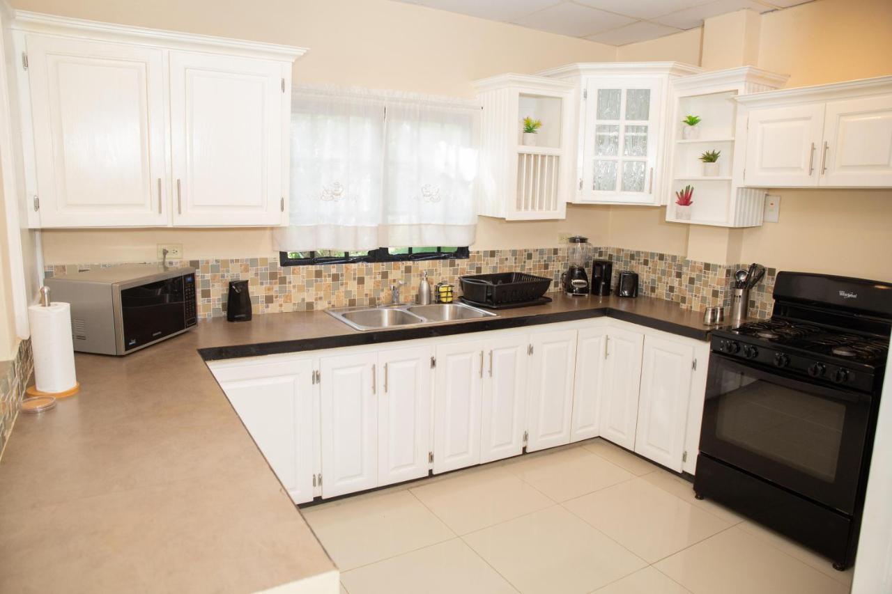 Stacys Place #1 2 Bedroom Apartment Port of Spain ภายนอก รูปภาพ