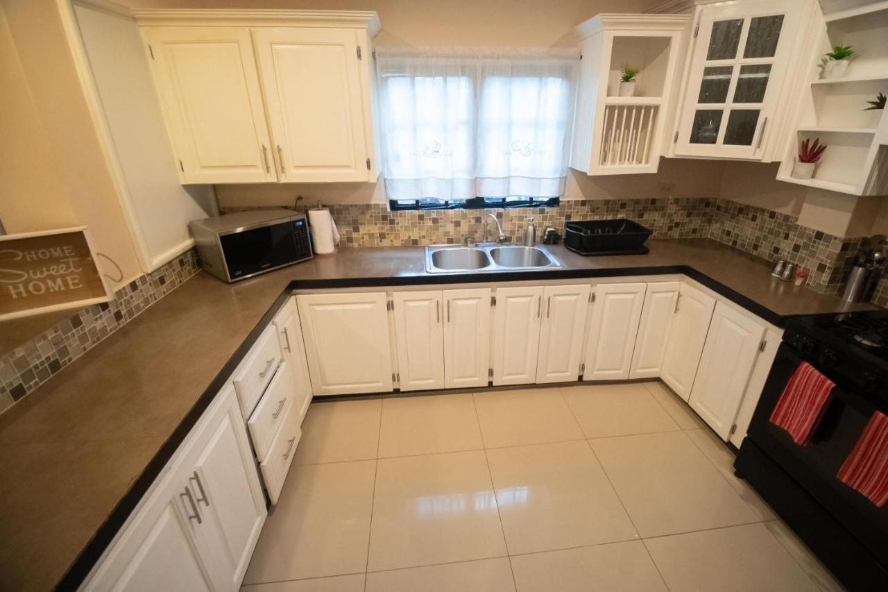Stacys Place #1 2 Bedroom Apartment Port of Spain ภายนอก รูปภาพ